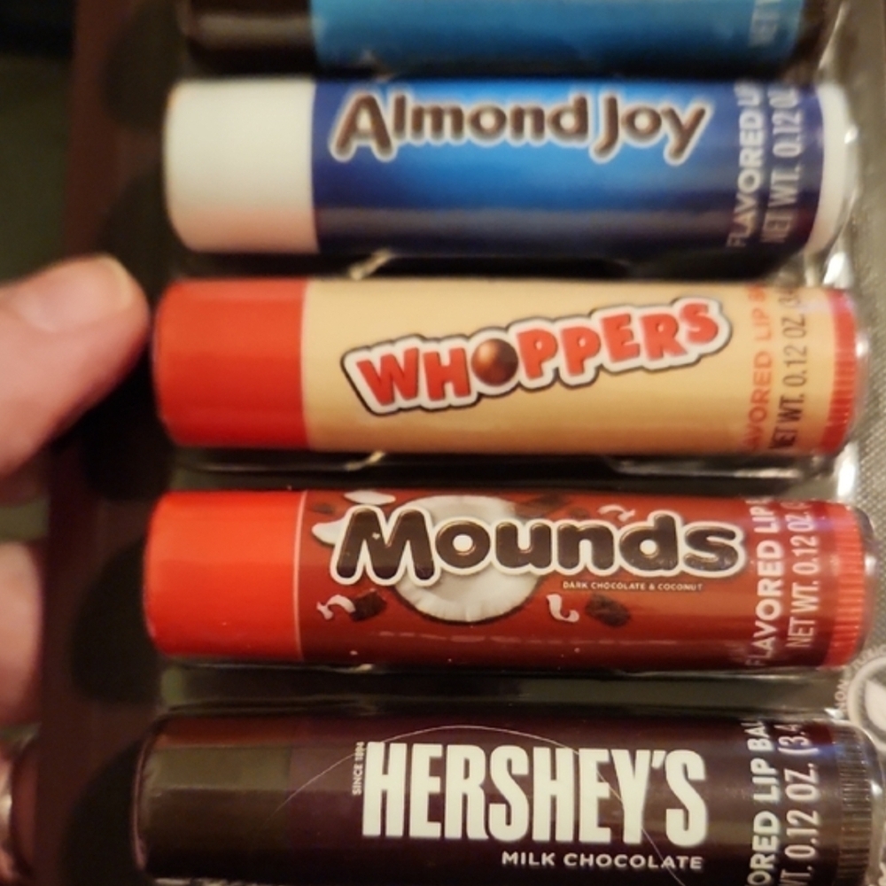 HERSHEY'S Assorted Candy Flavored Lip Balm Set NIP - Picture 4 of 4